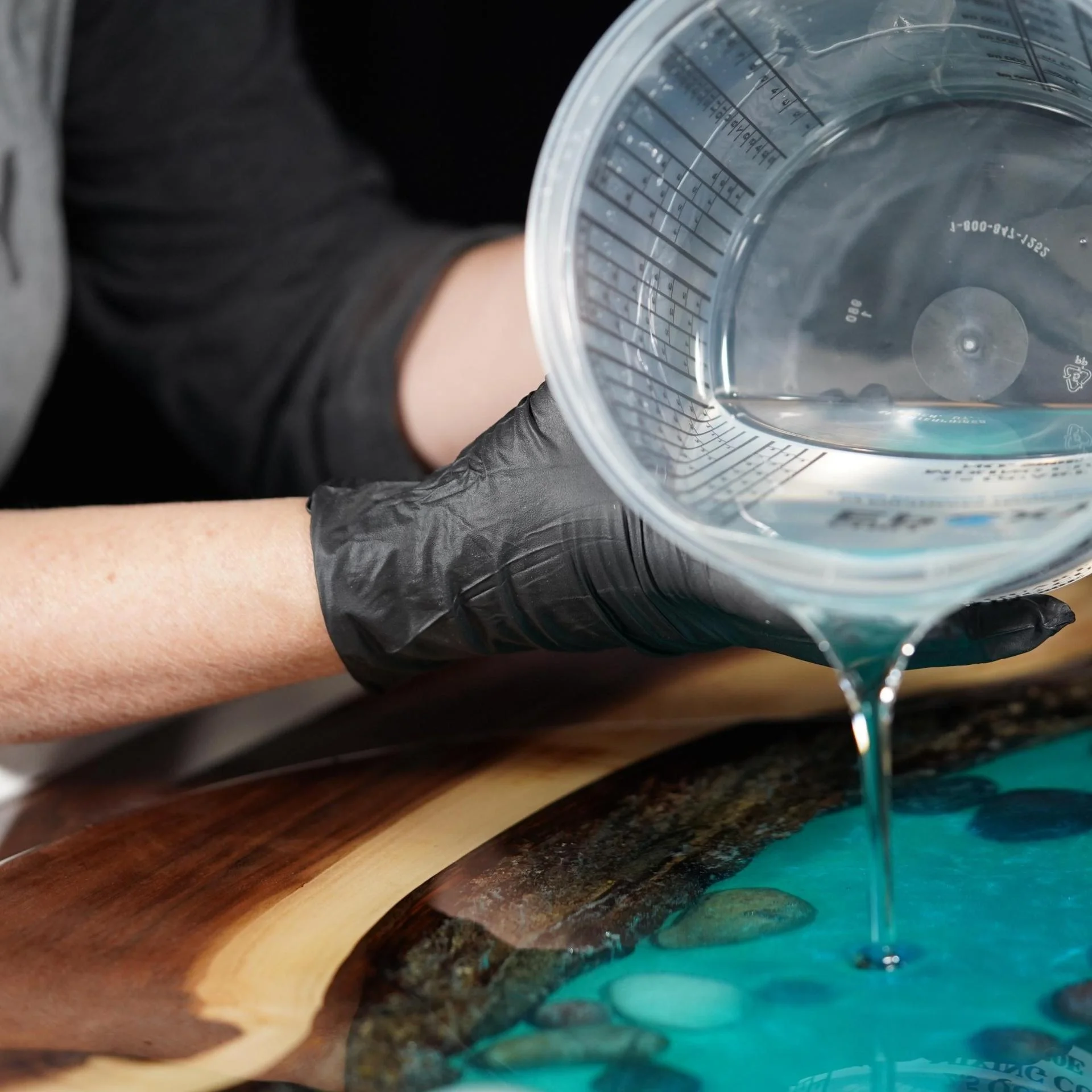 Изготовление меламиновой формы для стола River из эпоксидной смолы